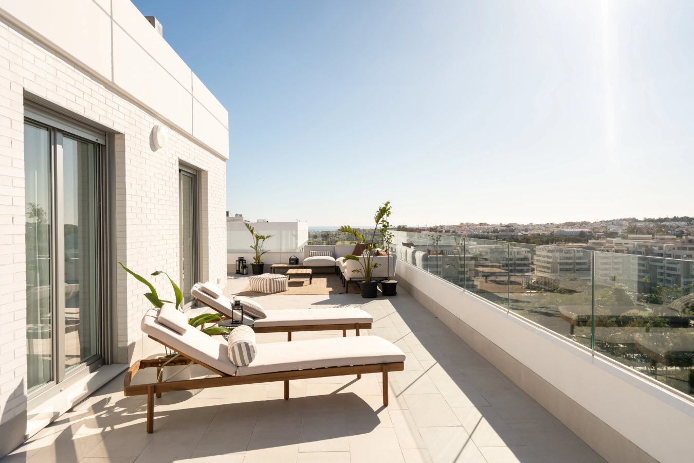 FOR SALE 🏡 Top Floor Penthouse with 128 M2 Wraparound Terrace – La Campana, Nueva Andalucía