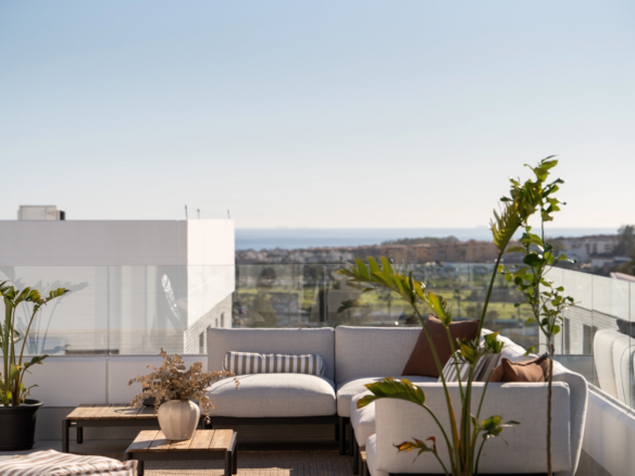 FOR SALE 🏡 Top Floor Penthouse with 128 M2 Wraparound Terrace – La Campana, Nueva Andalucía