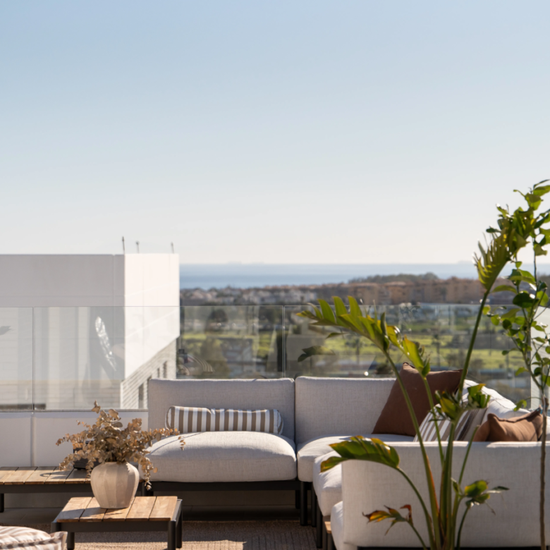 FOR SALE 🏡 Top Floor Penthouse with 128 M2 Wraparound Terrace – La Campana, Nueva Andalucía
