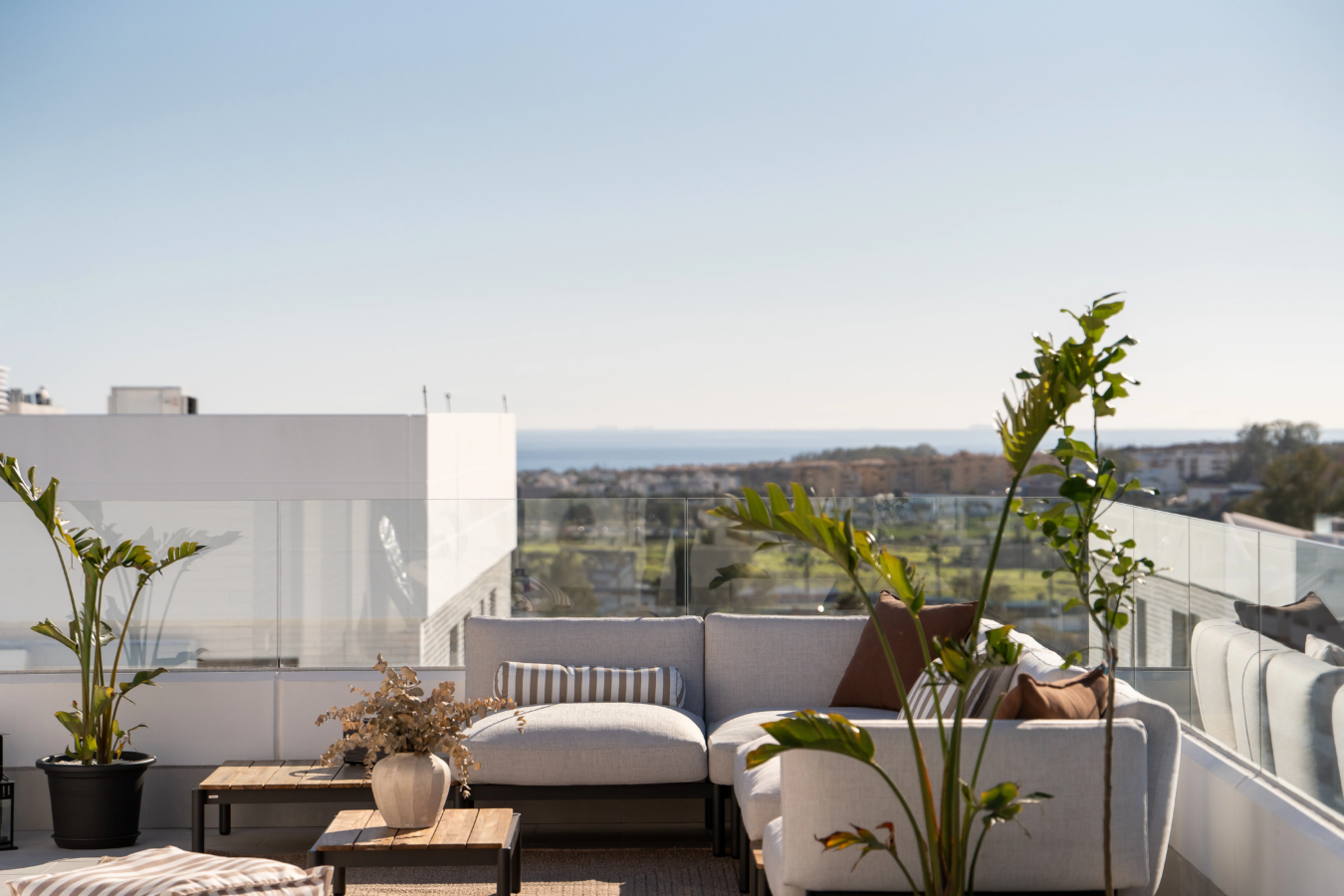 FOR SALE 🏡 Top Floor Penthouse with 128 M2 Wraparound Terrace – La Campana, Nueva Andalucía