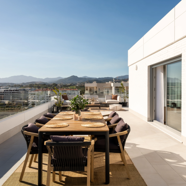 FOR SALE 🏡 Top Floor Penthouse with 128 M2 Wraparound Terrace – La Campana, Nueva Andalucía