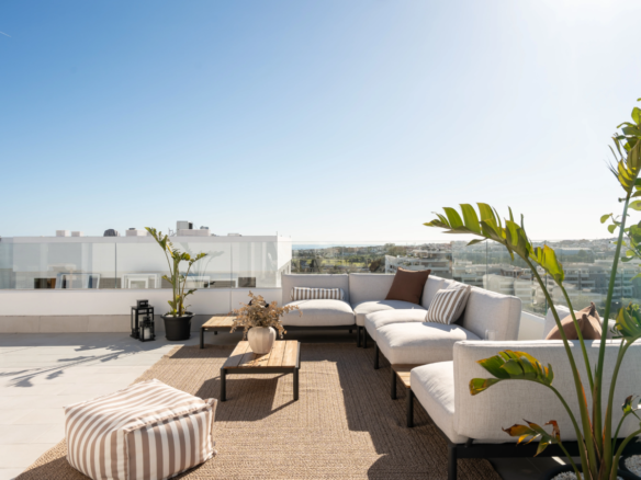 FOR SALE 🏡 Top Floor Penthouse with 128 M2 Wraparound Terrace – La Campana, Nueva Andalucía
