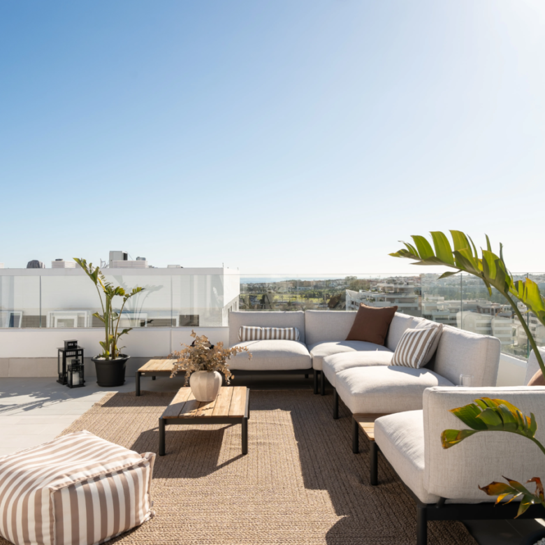 FOR SALE 🏡 Top Floor Penthouse with 128 M2 Wraparound Terrace – La Campana, Nueva Andalucía