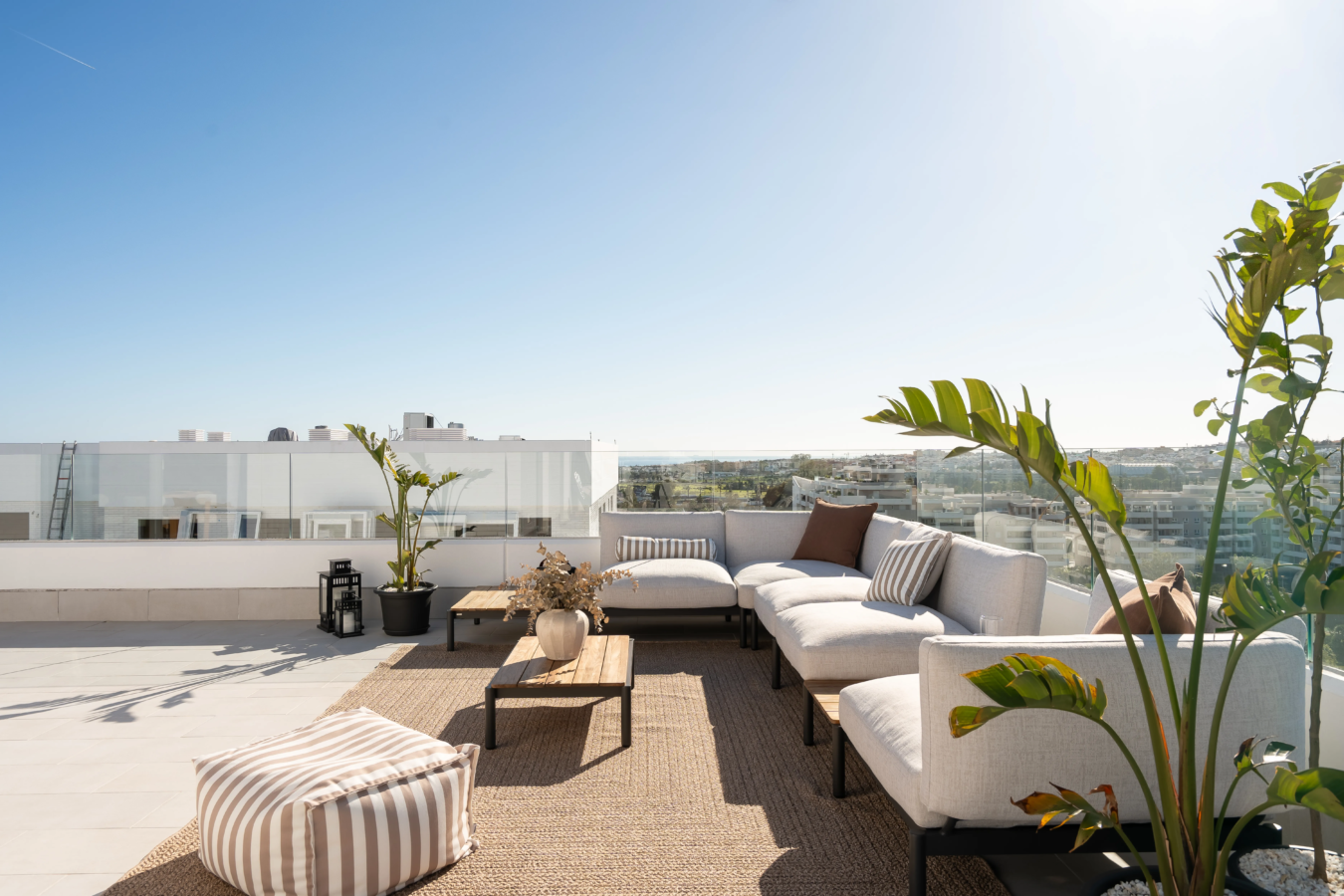 FOR SALE 🏡 Top Floor Penthouse with 128 M2 Wraparound Terrace – La Campana, Nueva Andalucía