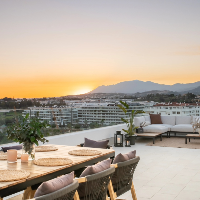 FOR SALE 🏡 Top Floor Penthouse with 128 M2 Wraparound Terrace – La Campana, Nueva Andalucía