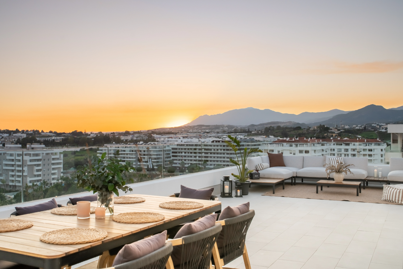 FOR SALE 🏡 Top Floor Penthouse with 128 M2 Wraparound Terrace – La Campana, Nueva Andalucía
