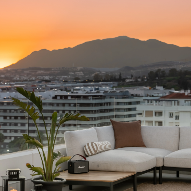FOR SALE 🏡 Top Floor Penthouse with 128 M2 Wraparound Terrace – La Campana, Nueva Andalucía