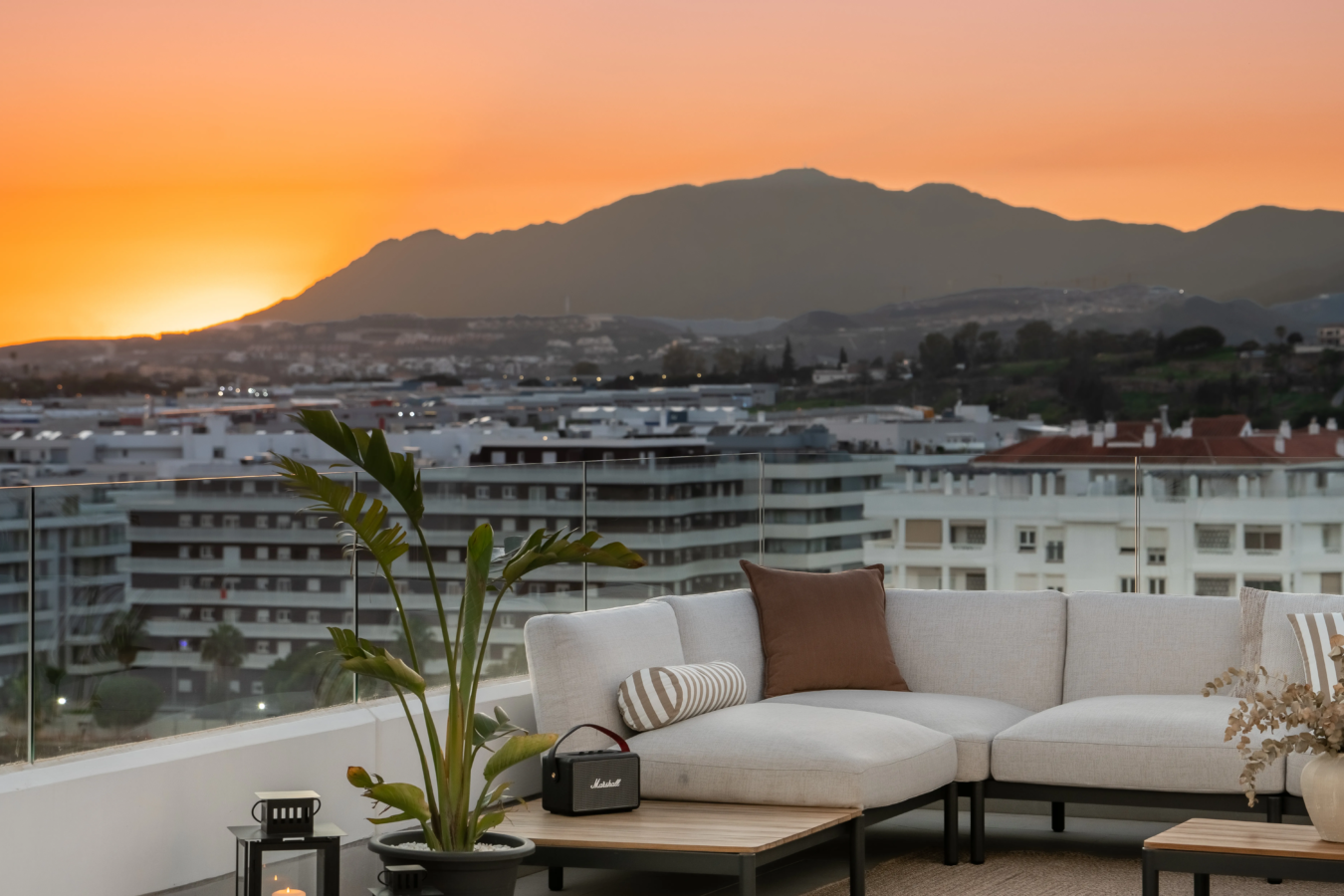 FOR SALE 🏡 Top Floor Penthouse with 128 M2 Wraparound Terrace – La Campana, Nueva Andalucía