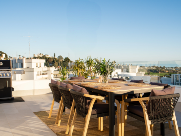 FOR SALE 🏡 Top Floor Penthouse with 128 M2 Wraparound Terrace – La Campana, Nueva Andalucía