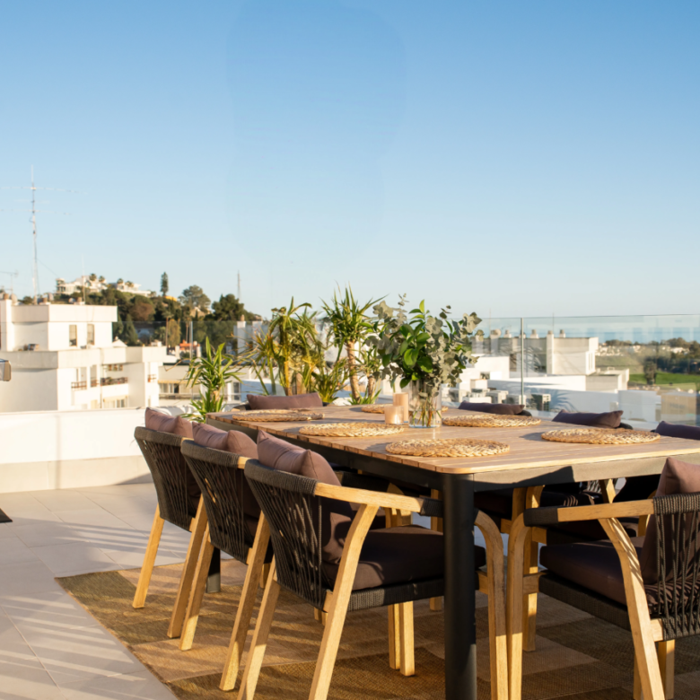 FOR SALE 🏡 Top Floor Penthouse with 128 M2 Wraparound Terrace – La Campana, Nueva Andalucía