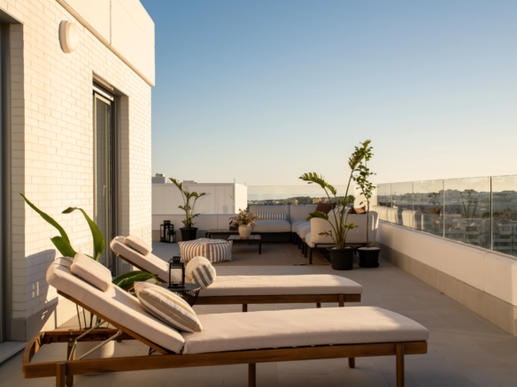FOR SALE 🏡 Top Floor Penthouse with 128 M2 Wraparound Terrace – La Campana, Nueva Andalucía