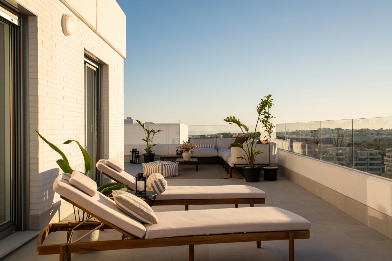 FOR SALE 🏡 Top Floor Penthouse with 128 M2 Wraparound Terrace – La Campana, Nueva Andalucía