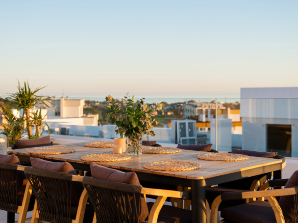 FOR SALE 🏡 Top Floor Penthouse with 128 M2 Wraparound Terrace – La Campana, Nueva Andalucía