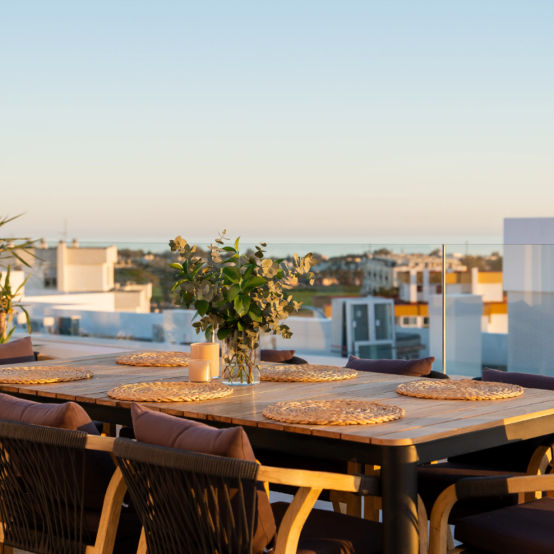 FOR SALE 🏡 Top Floor Penthouse with 128 M2 Wraparound Terrace – La Campana, Nueva Andalucía