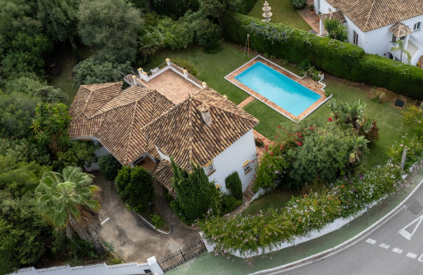 FOR SALE 🏡 Turnkey Villa Redevelopment with Sea Views – Nagüeles, Golden Mile, Marbella