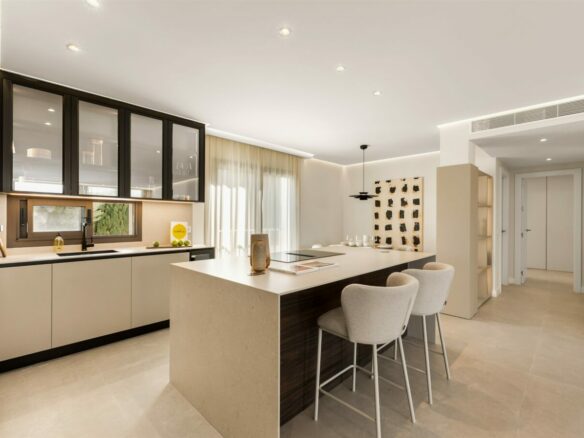 FOR SALE 🏡 Two Combinable Apartments with La Concha Views – Nueva Andalucía, Marbella