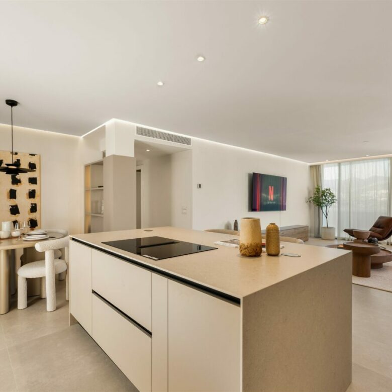 FOR SALE 🏡 Two Combinable Apartments with La Concha Views – Nueva Andalucía, Marbella