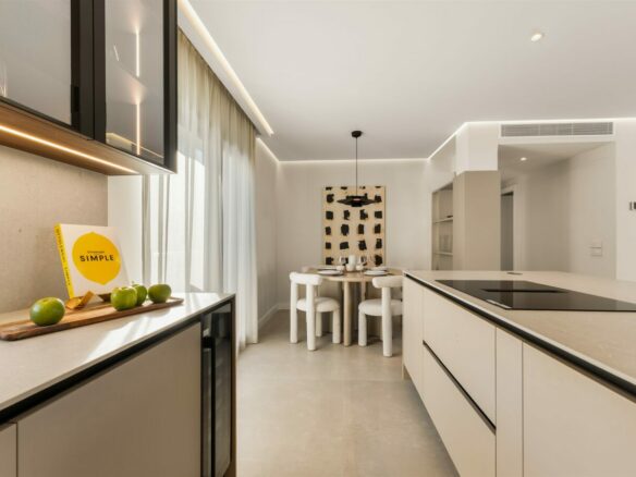 FOR SALE 🏡 Two Combinable Apartments with La Concha Views – Nueva Andalucía, Marbella