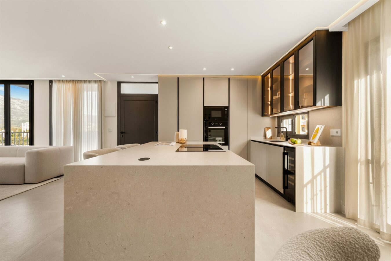 FOR SALE 🏡 Two Combinable Apartments with La Concha Views – Nueva Andalucía, Marbella