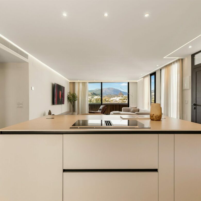 FOR SALE 🏡 Two Combinable Apartments with La Concha Views – Nueva Andalucía, Marbella