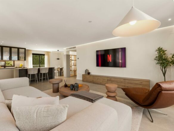 FOR SALE 🏡 Two Combinable Apartments with La Concha Views – Nueva Andalucía, Marbella
