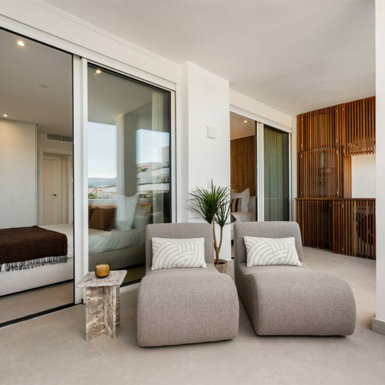 FOR SALE 🏡 Two Combinable Apartments with La Concha Views – Nueva Andalucía, Marbella