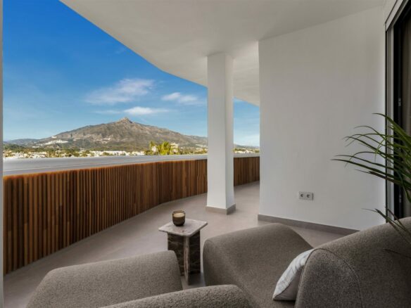 FOR SALE 🏡 Two Combinable Apartments with La Concha Views – Nueva Andalucía, Marbella