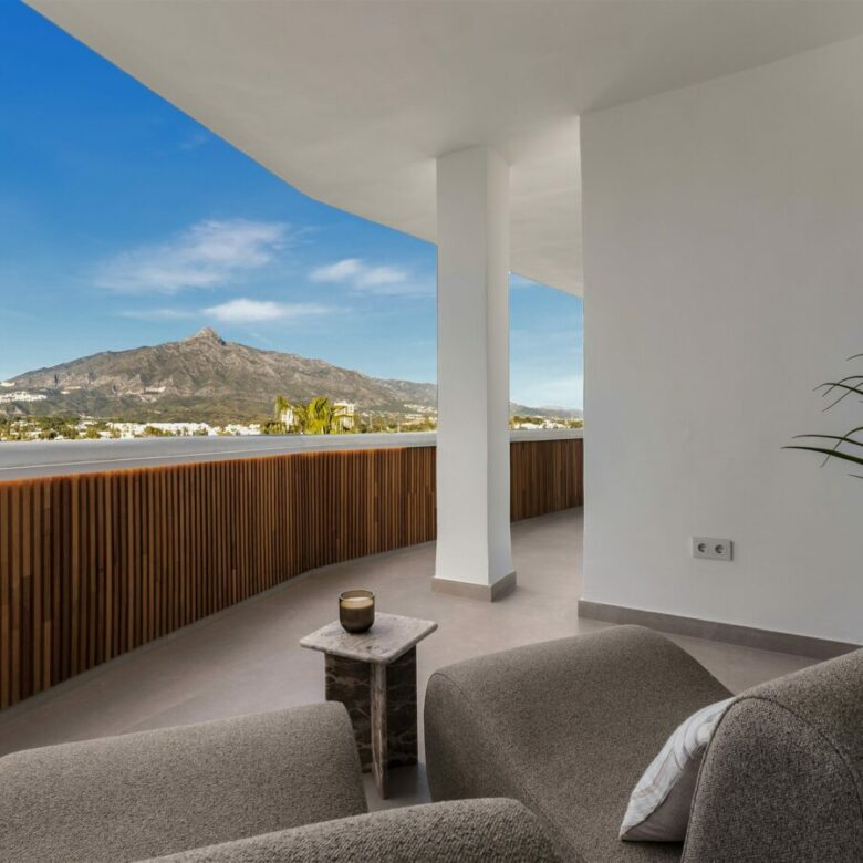 FOR SALE 🏡 Two Combinable Apartments with La Concha Views – Nueva Andalucía, Marbella