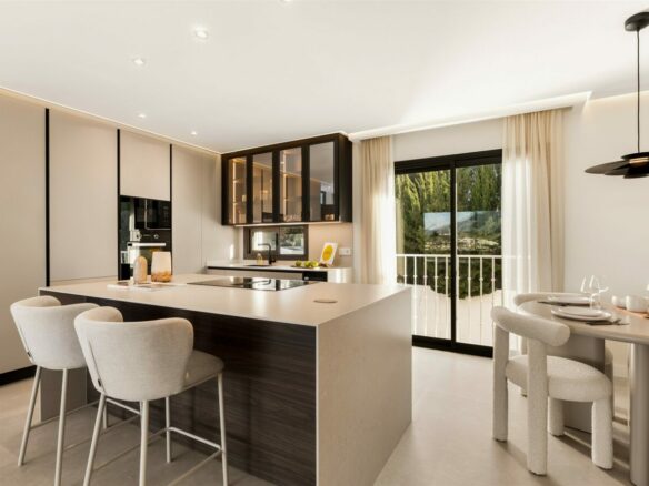 FOR SALE 🏡 Two Combinable Apartments with La Concha Views – Nueva Andalucía, Marbella