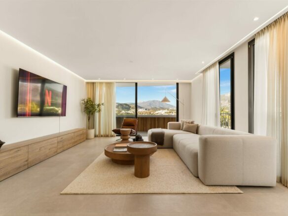 FOR SALE 🏡 Two Combinable Apartments with La Concha Views – Nueva Andalucía, Marbella