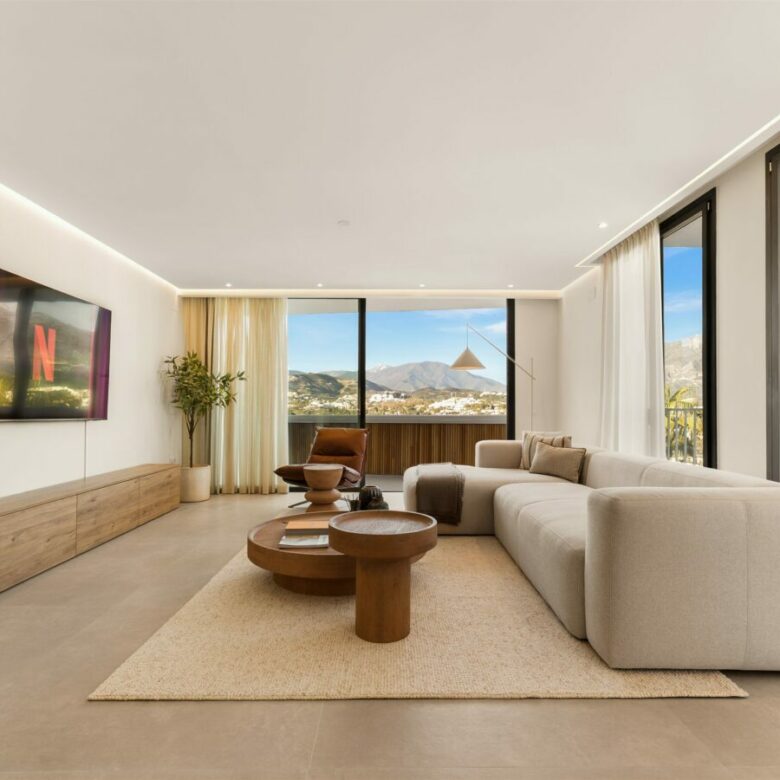 FOR SALE 🏡 Two Combinable Apartments with La Concha Views – Nueva Andalucía, Marbella