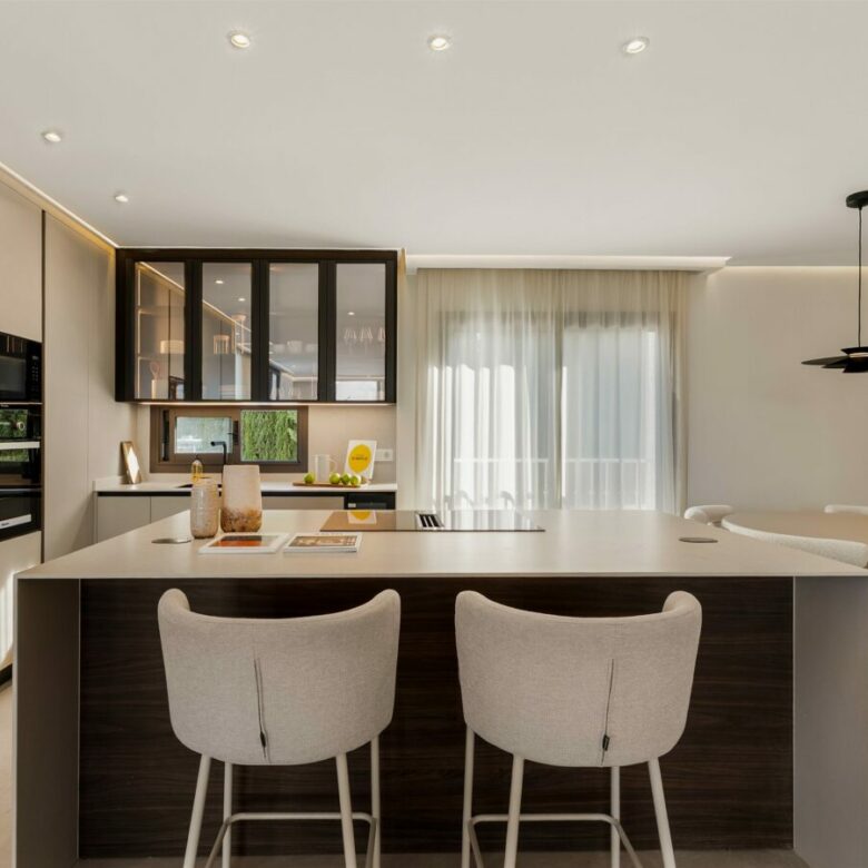 FOR SALE 🏡 Two Combinable Apartments with La Concha Views – Nueva Andalucía, Marbella