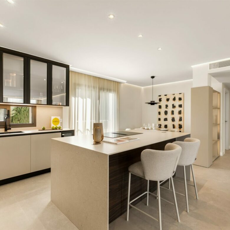 FOR SALE 🏡 Two Combinable Apartments with La Concha Views – Nueva Andalucía, Marbella