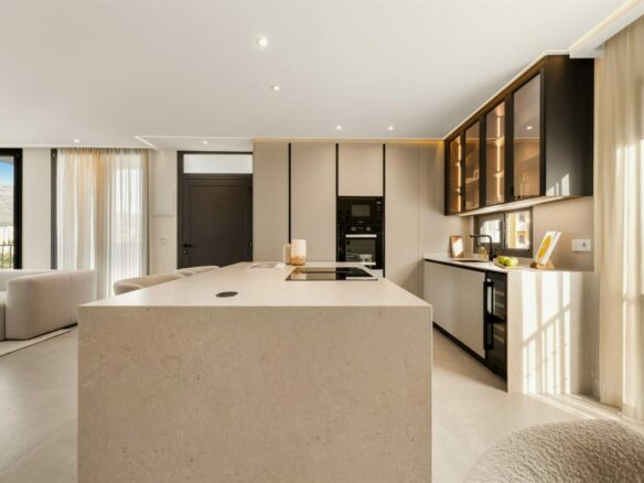 FOR SALE 🏡 Two Combinable Apartments with La Concha Views – Nueva Andalucía, Marbella