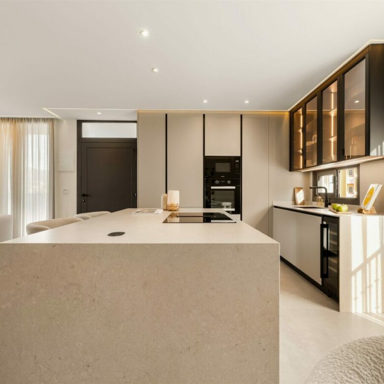 FOR SALE 🏡 Two Combinable Apartments with La Concha Views – Nueva Andalucía, Marbella