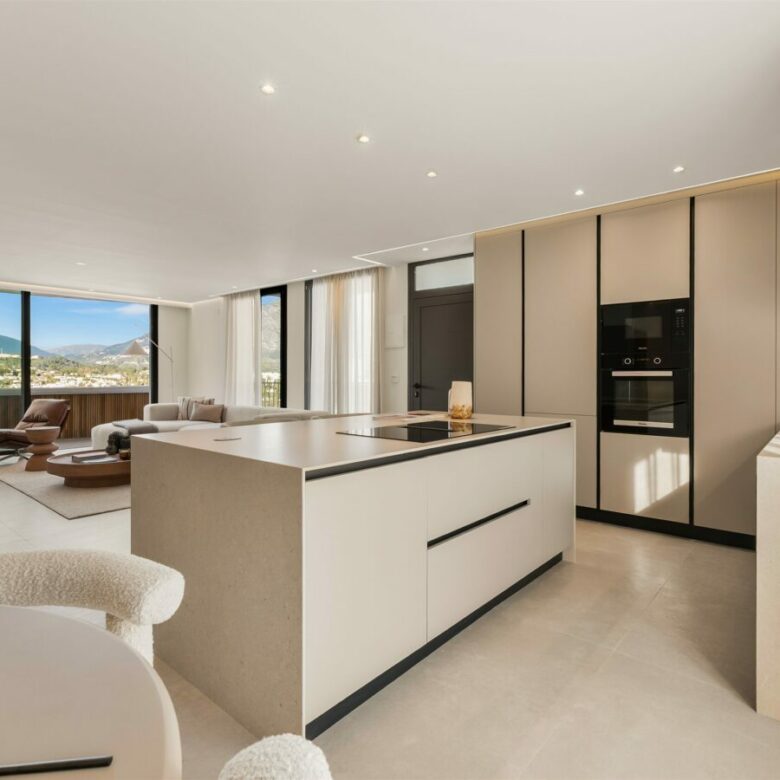 FOR SALE 🏡 Two Combinable Apartments with La Concha Views – Nueva Andalucía, Marbella