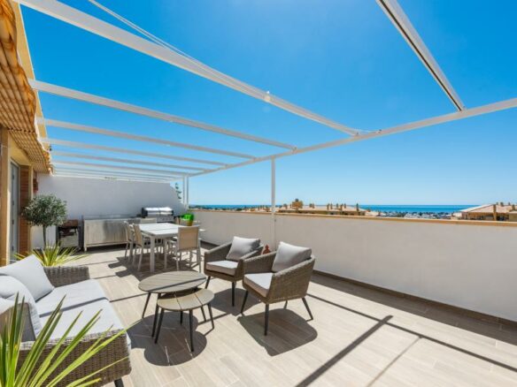 FOR SALE 🏡 Renovated Penthouse with Sea Views on the Boulevard – San Pedro de Alcántara