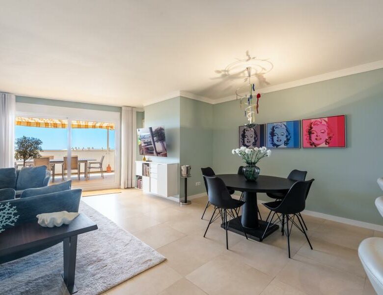 FOR SALE 🏡 Renovated Penthouse with Sea Views on the Boulevard – San Pedro de Alcántara