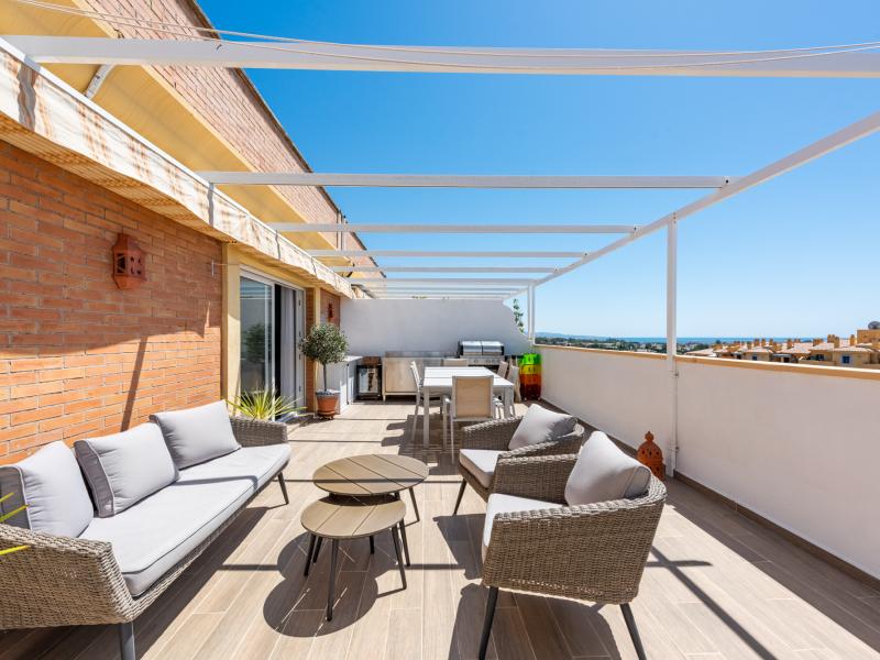 FOR SALE 🏡 Renovated Penthouse with Sea Views on the Boulevard – San Pedro de Alcántara
