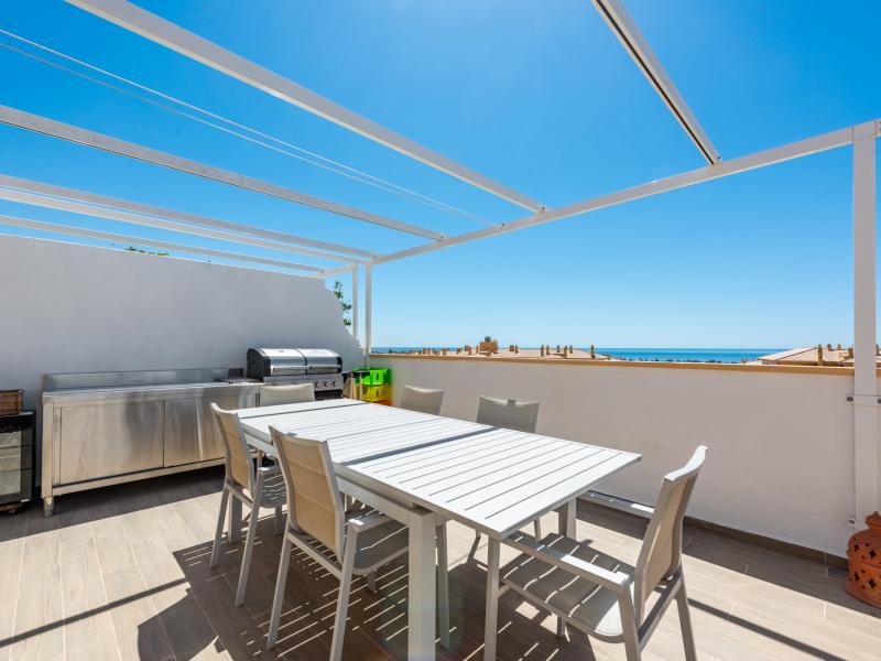 FOR SALE 🏡 Renovated Penthouse with Sea Views on the Boulevard – San Pedro de Alcántara