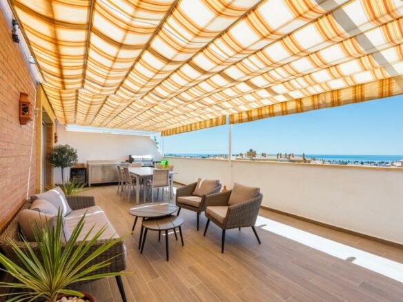 FOR SALE 🏡 Renovated Penthouse with Sea Views on the Boulevard – San Pedro de Alcántara