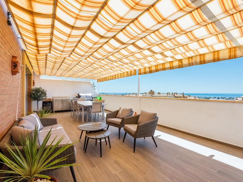 FOR SALE 🏡 Renovated Penthouse with Sea Views on the Boulevard – San Pedro de Alcántara