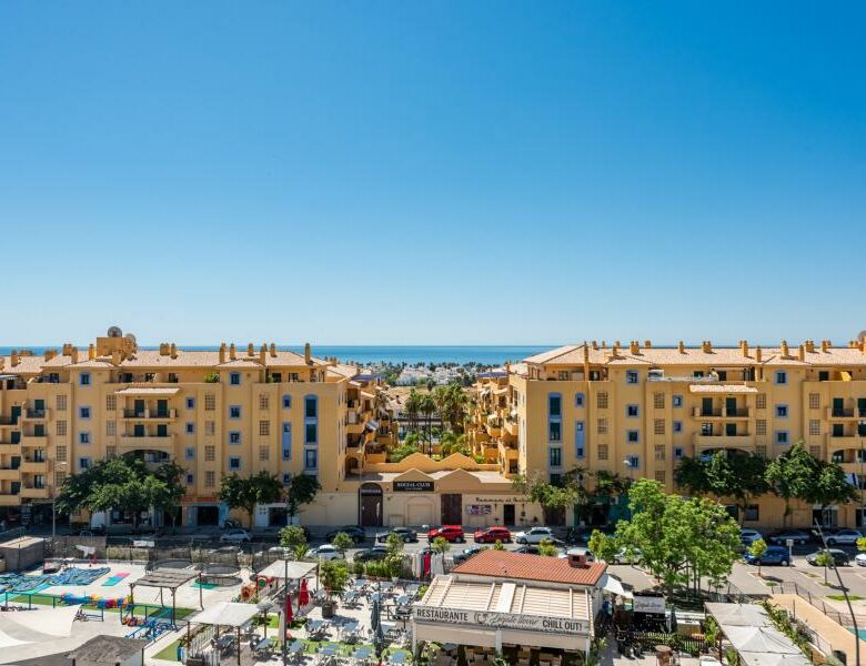 FOR SALE 🏡 Renovated Penthouse with Sea Views on the Boulevard – San Pedro de Alcántara