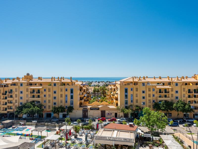 FOR SALE 🏡 Renovated Penthouse with Sea Views on the Boulevard – San Pedro de Alcántara