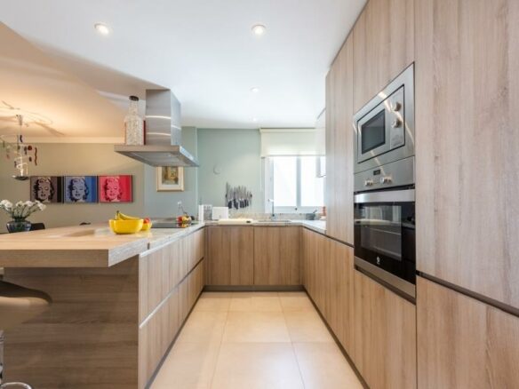 FOR SALE 🏡 Renovated Penthouse with Sea Views on the Boulevard – San Pedro de Alcántara
