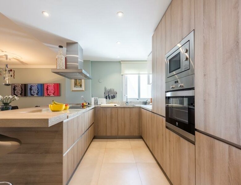 FOR SALE 🏡 Renovated Penthouse with Sea Views on the Boulevard – San Pedro de Alcántara