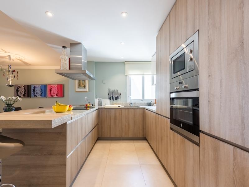 FOR SALE 🏡 Renovated Penthouse with Sea Views on the Boulevard – San Pedro de Alcántara