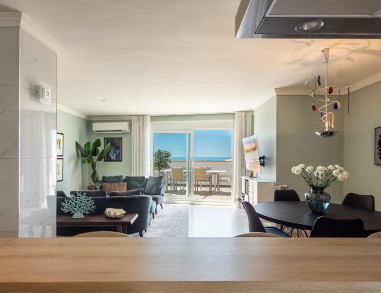 FOR SALE 🏡 Renovated Penthouse with Sea Views on the Boulevard – San Pedro de Alcántara