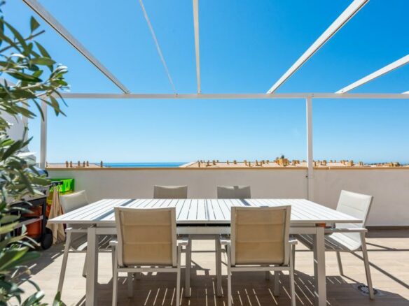 FOR SALE 🏡 Renovated Penthouse with Sea Views on the Boulevard – San Pedro de Alcántara