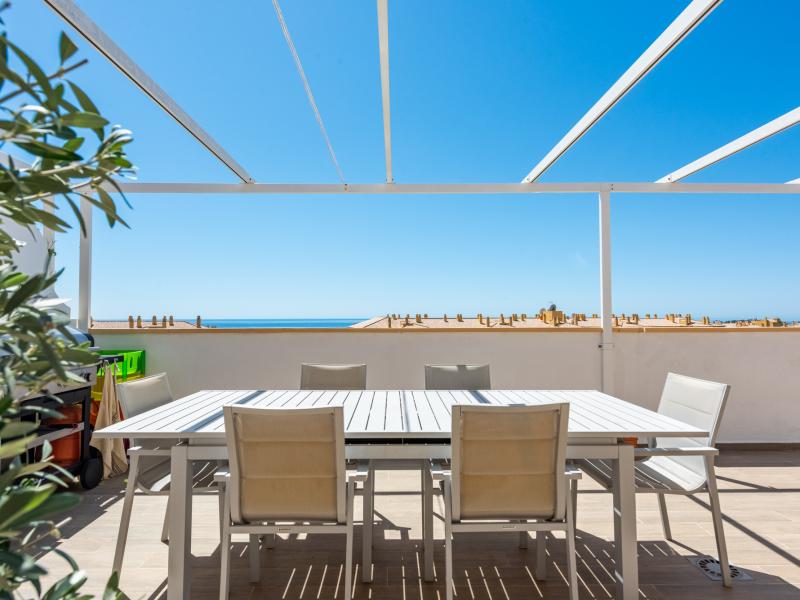 FOR SALE 🏡 Renovated Penthouse with Sea Views on the Boulevard – San Pedro de Alcántara